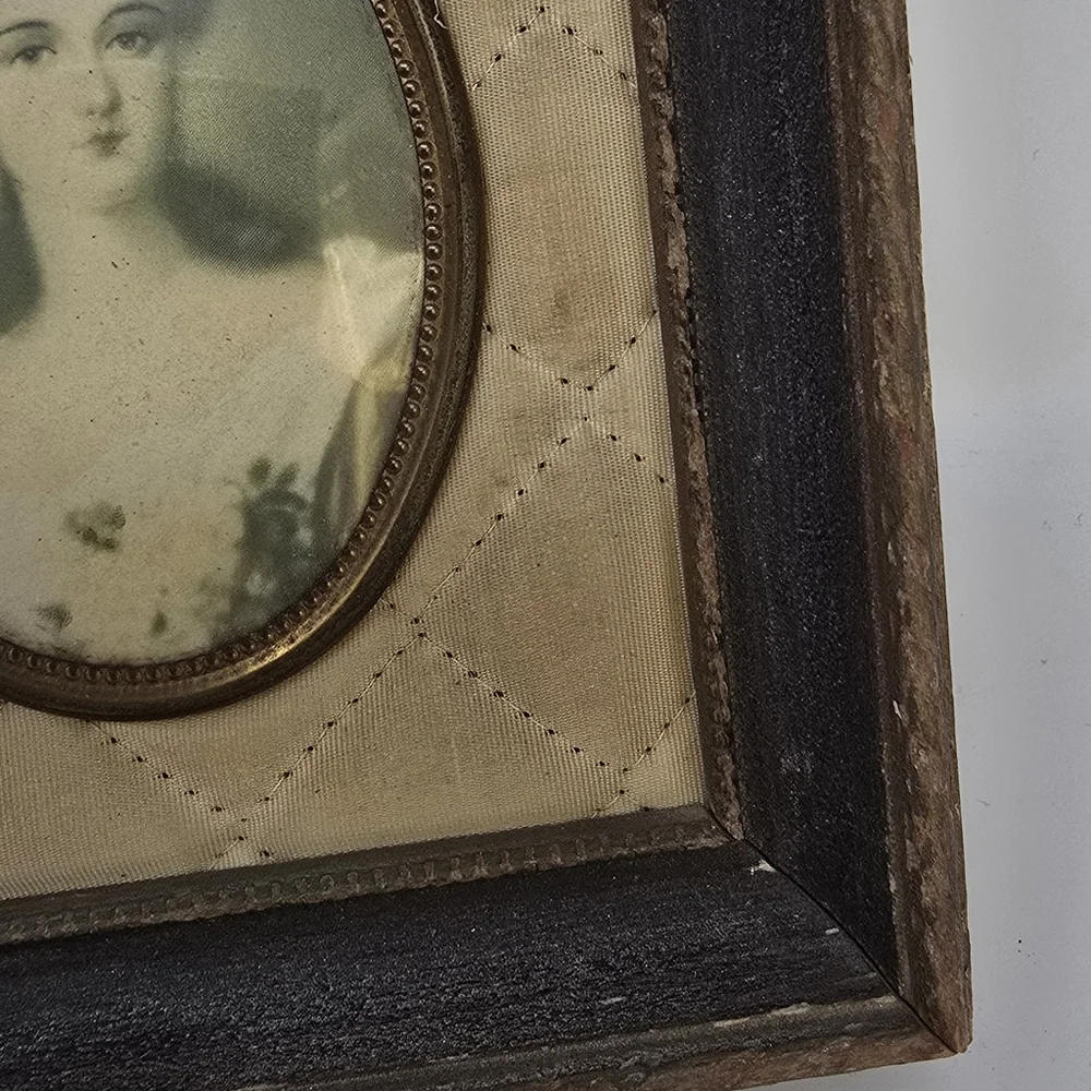 Vintage 1940s victorian women‎ italian ornate royal portrait quilted silk wood
